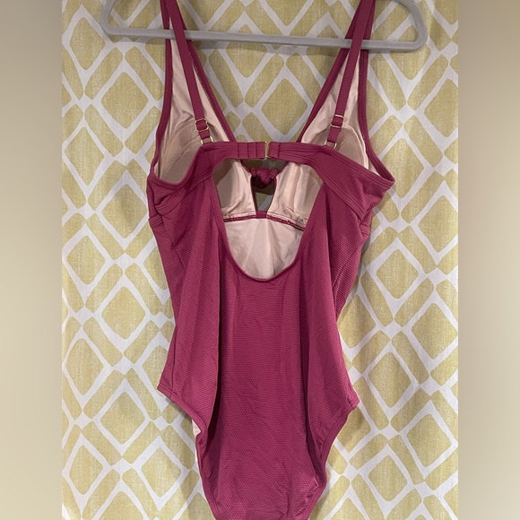 One piece bathing suit - Picture 3 of 3